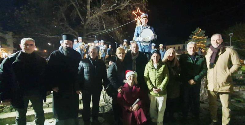 Με λαμπρότητα η Φωταγώγηση του Χριστουγεννιάτικου Δέντρου στην Επισκοπή